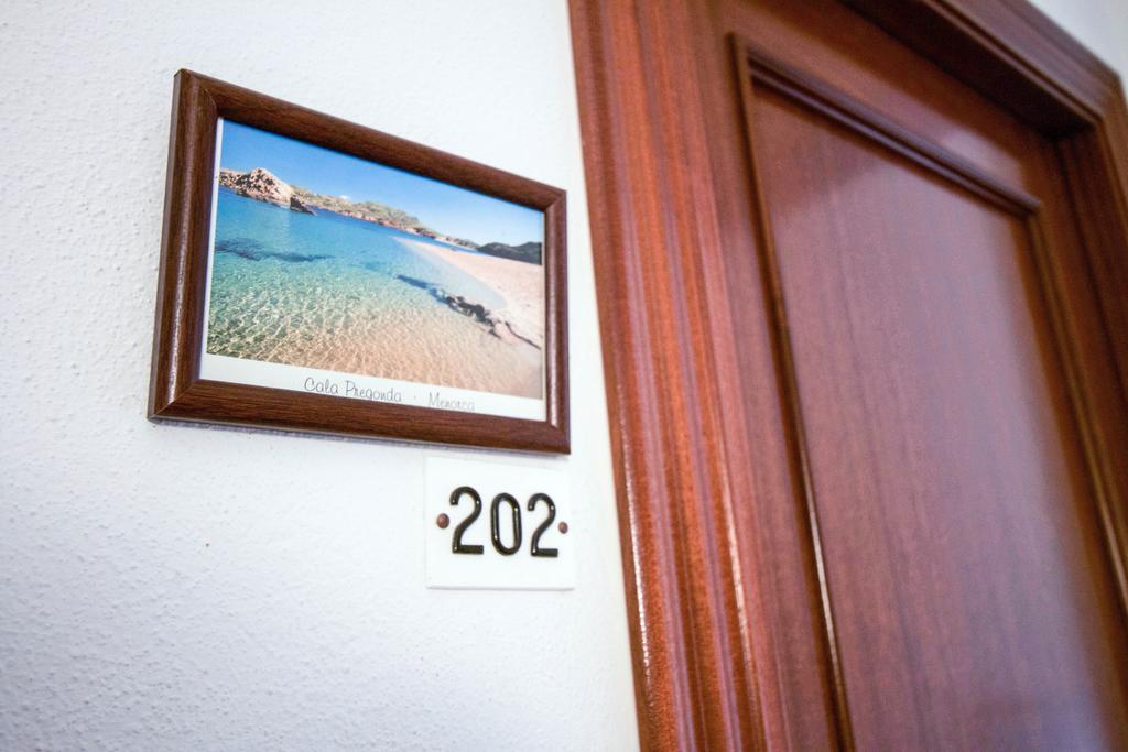 Hostal S'Algaret فورنيلس المظهر الخارجي الصورة